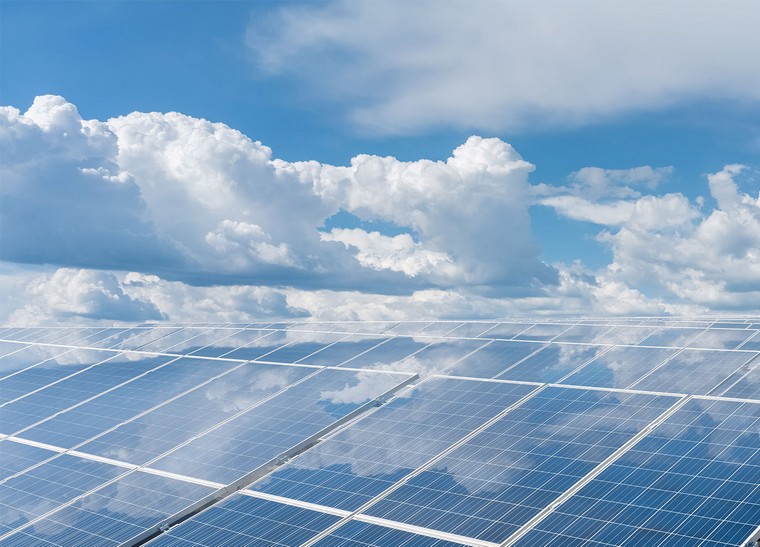 除了面積，還有哪些因素會影響光伏發電的效率